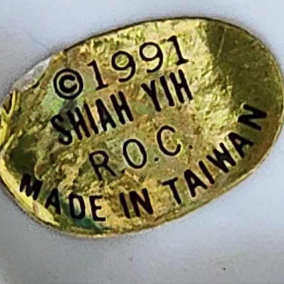 Vintage porcelain 1991 bride and groom wedding topper - Picture 9 of 9